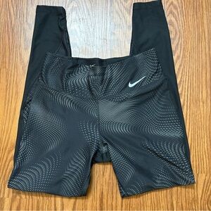Nike Black and Gray Patterned Leggings